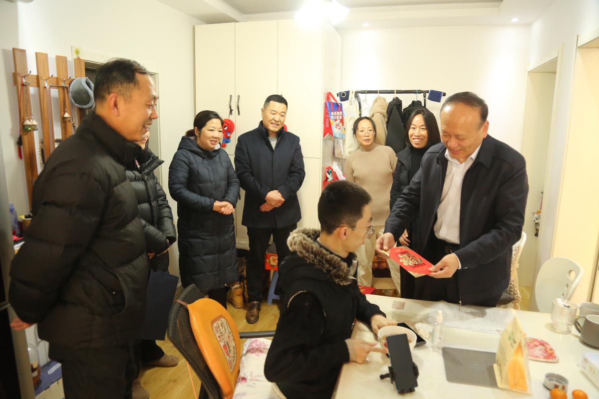 安博（中国）官方纪委书记张兴林开展送温暖